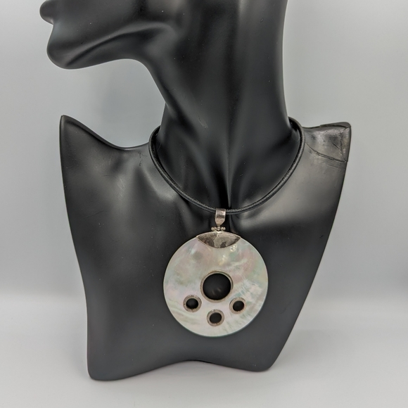 Mother Of Pearl 926 Pendant Sterling Silver On Silpada Leather Cord Vintage - Picture 4 of 12